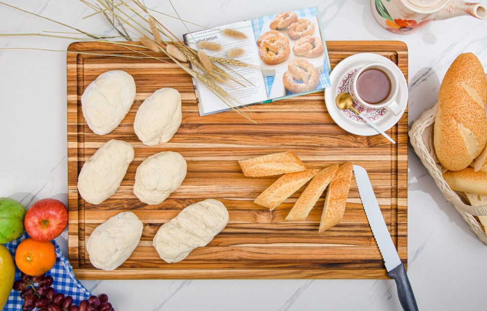 Rectangular Teak Cutting Board With Hand Grip And Juice Groove